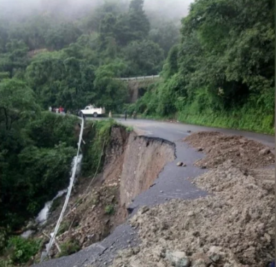 Uttarakhand: 50 meters section of Dehradun-Mussoorie road sunk