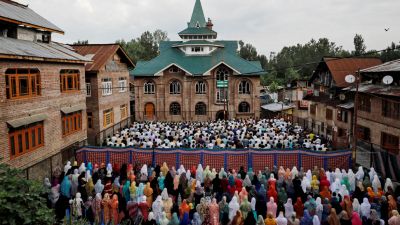 जम्मू कश्मीर में शांति से मनाई गई ईद, अलगाववादियों की बोलती बंद कर देगा ये वीडियो