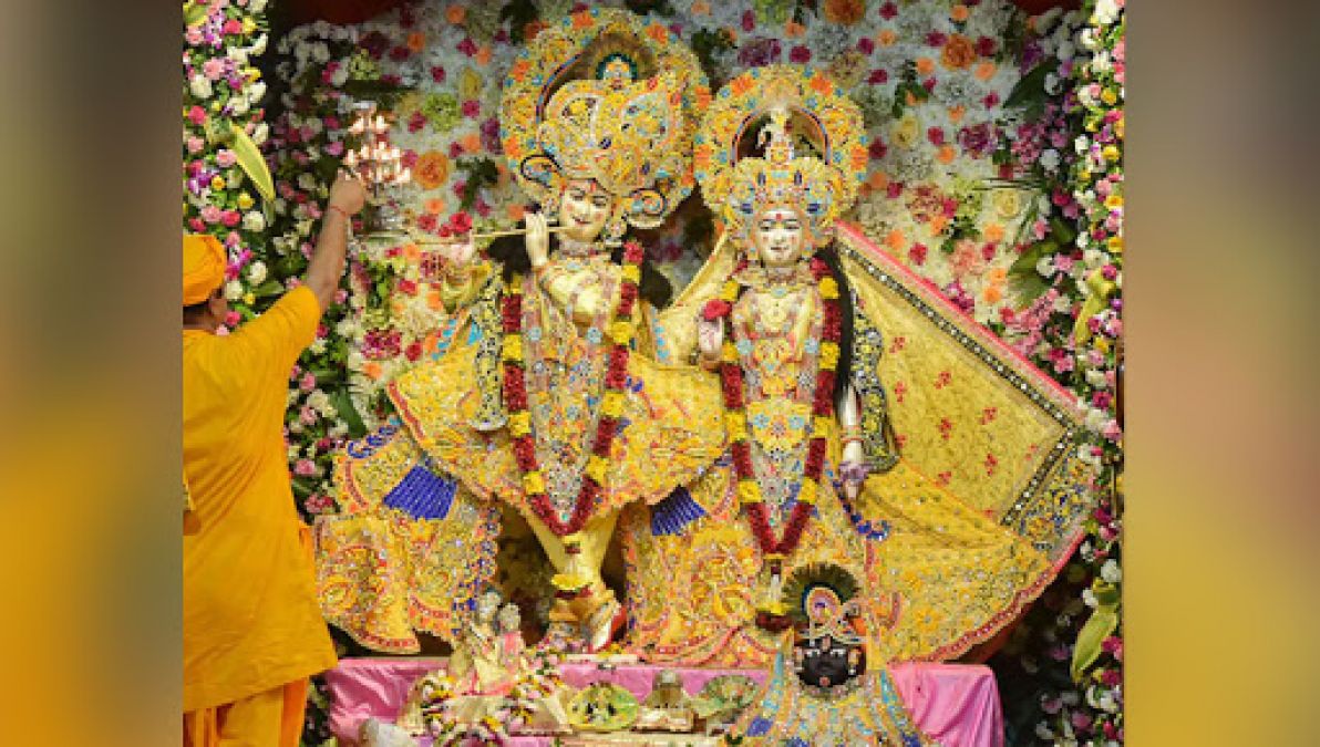 Krishna Janmashtami celebrated with great enthusiasm and pomp amid corona pandemic