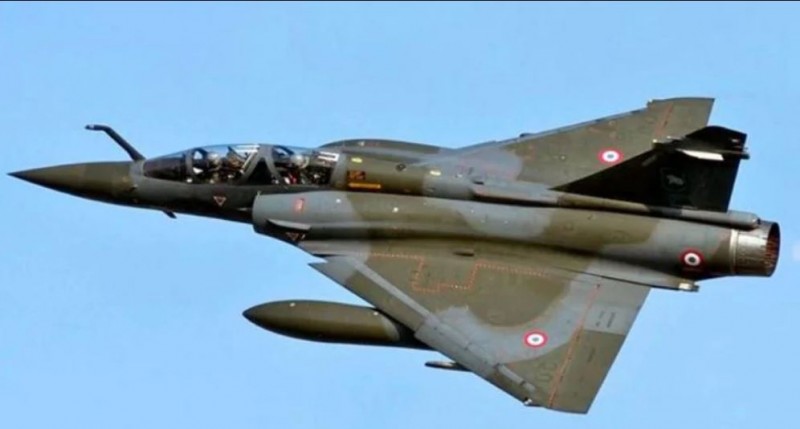 Rafale practice increases China's trouble, 36 bombers take off at Hotan airbase