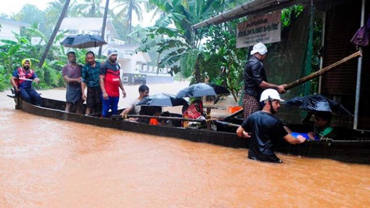 भारी बारिश से देश के दक्षिण-पश्चिम राज्यों में बाढ़ का कहर, 197 लोगों ने गंवाई जान