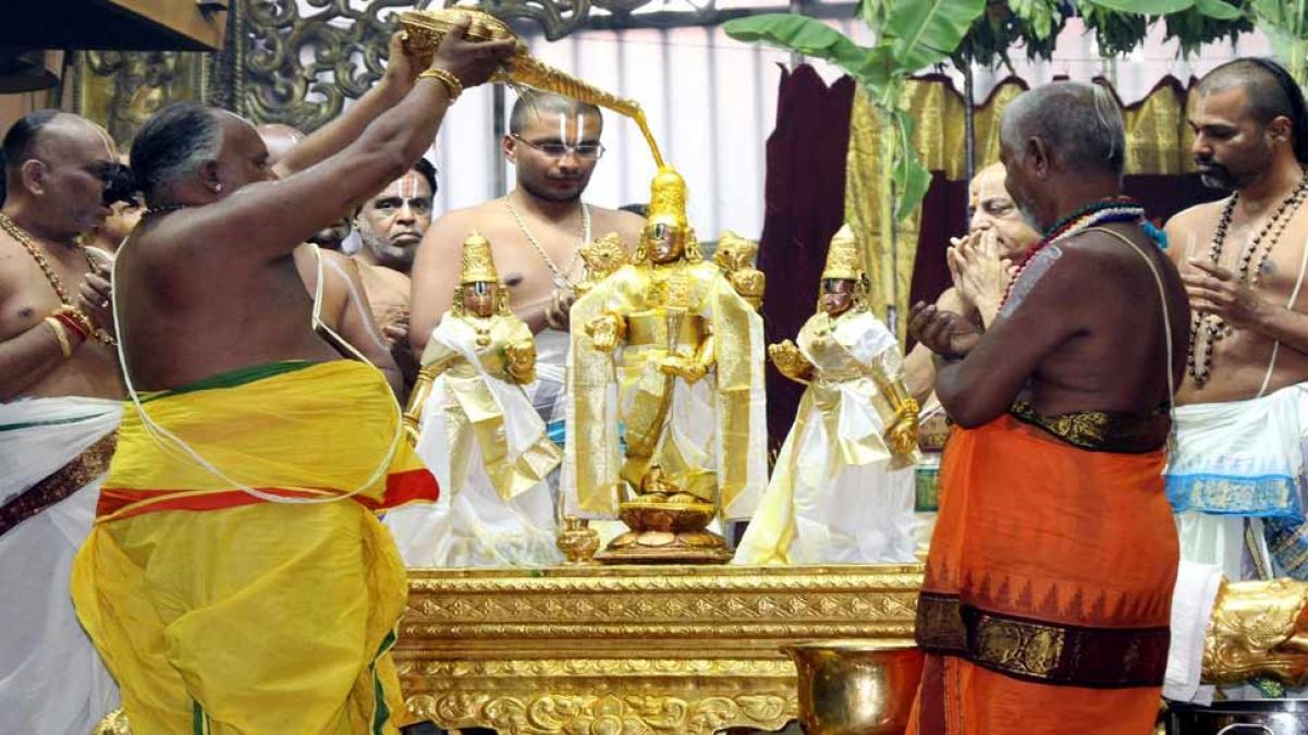 Devotees throng Tirumala Tirupati's Lord Balaji temple, donation of over 3 crore