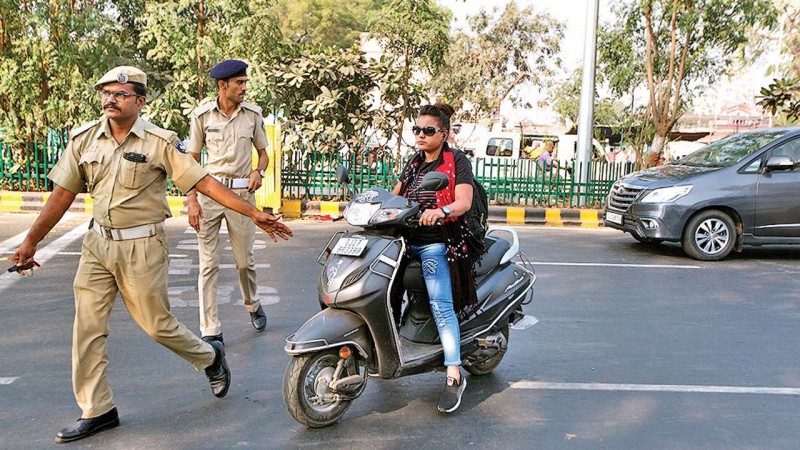 Big news: Rs 10,000 fine on driving without PUC