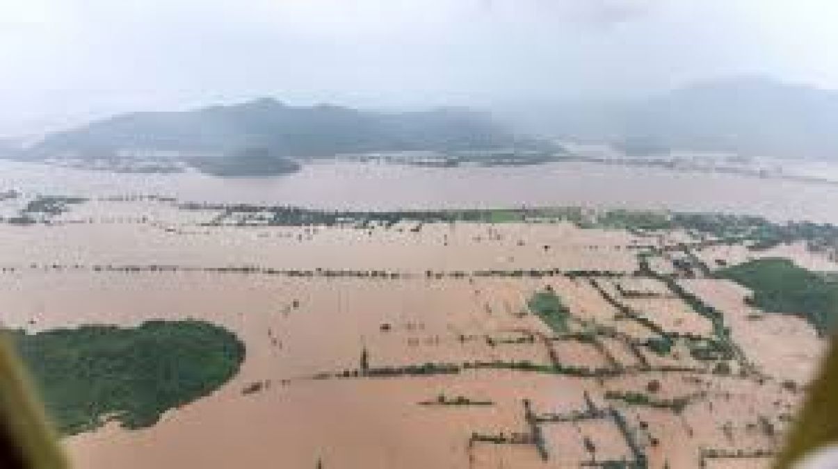 भारी बारिश से देश के दक्षिण-पश्चिम राज्यों में बाढ़ का कहर, 197 लोगों ने गंवाई जान