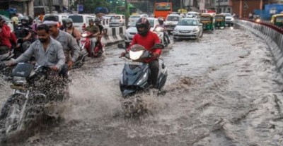 Roads submerged due to heavy rains in Delhi, alert issued for today