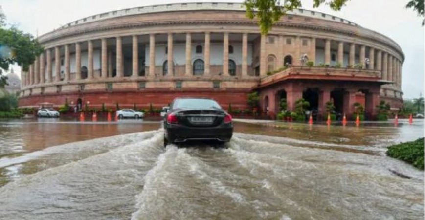 Heavy rain alert in Delhi, know today's weather update