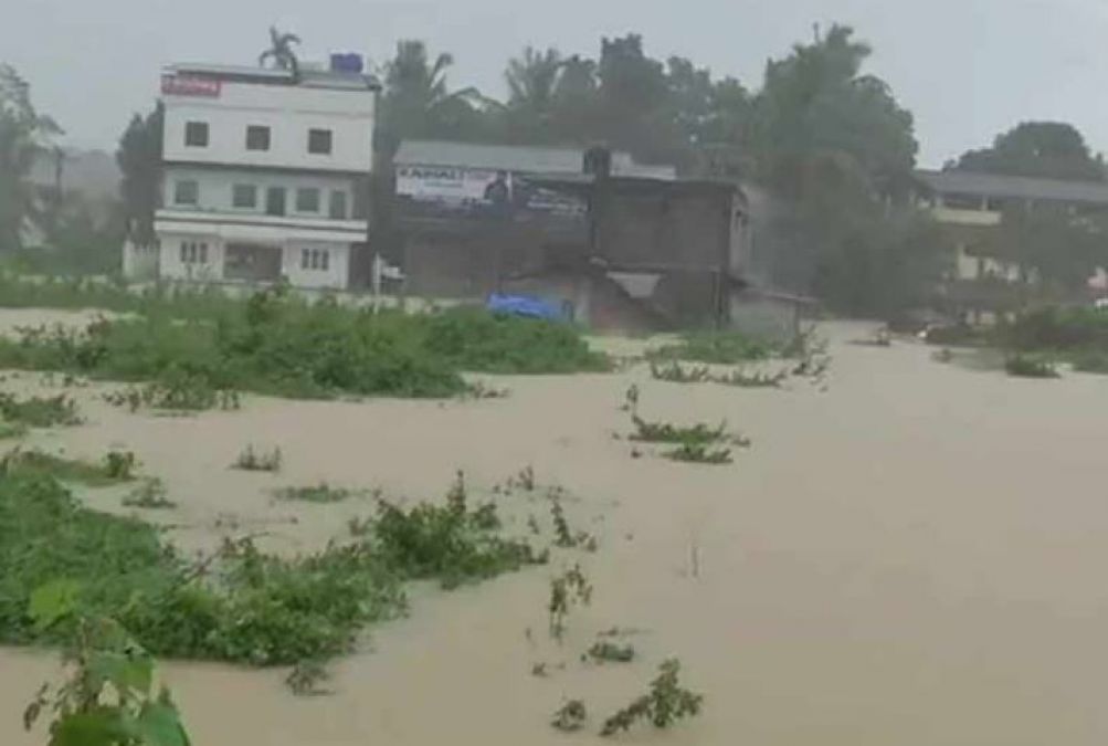 LIVE : मौत बनकर बरस रही बारिश, केरल-कर्नाटक-महाराष्ट्र और गुजरात में 225 मौतें