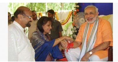 This time Pakistani sister brings a special gift to PM Modi, ties Rakhi every year!