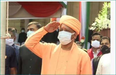 CM Yogi hoisted flag in Lucknow, says 'Salutations to revolutionaries'