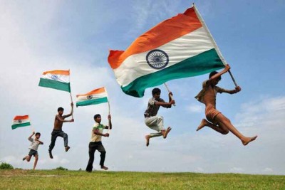 स्वतंत्रता दिवस : दुनिया का सबसे बड़ा लोकतांत्रिक देश भारत, जानिए संविधान की खास बातें...