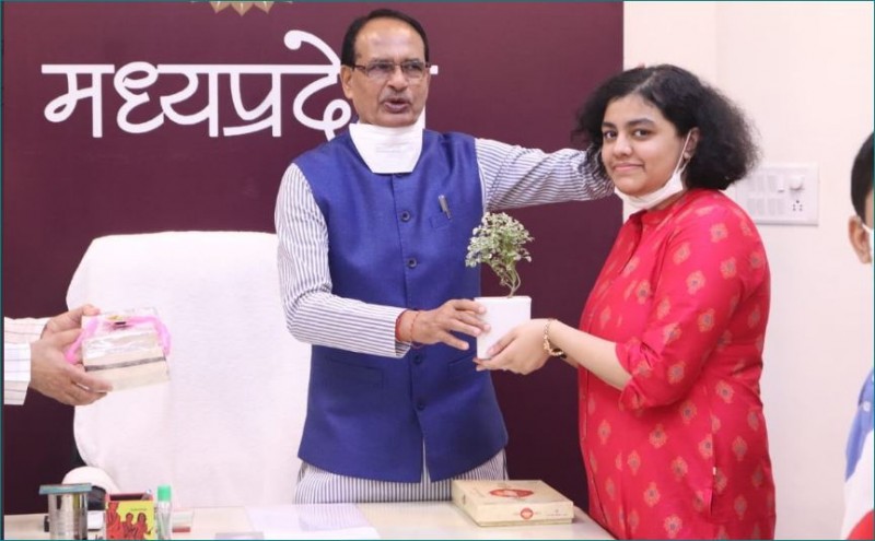 CM Shivraj gives Rs 2 lakh to Bhopal topper Vanisha Pathak