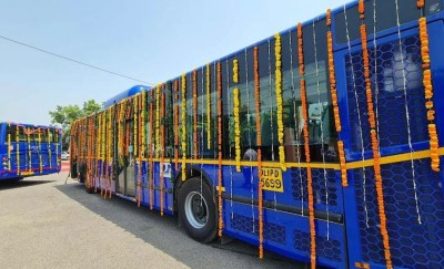 New AC buses flagged off by Delhi Transport Minister Kailash Gehlot