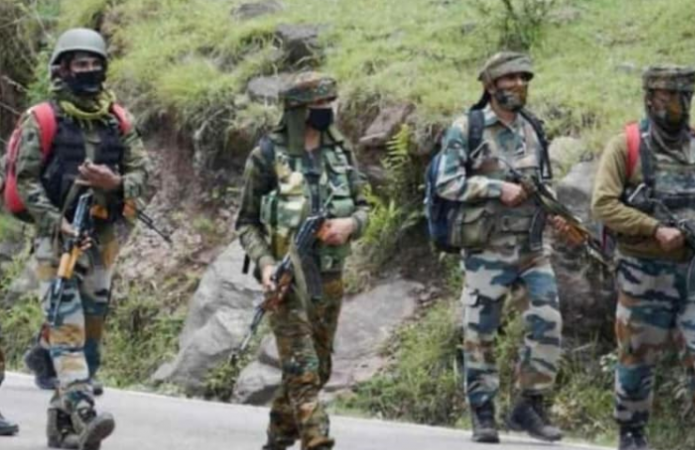 जम्मू कश्मीर में घुसपैठ की कोशिश करते 3 आतंकियों को सेना ने किया ढेर