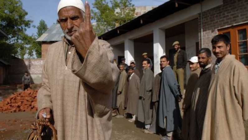 जम्मू-कश्मीर में बाहरी लोगों को मिलेगा मतदान का अधिकार, चुनाव आयोग की घोषणा