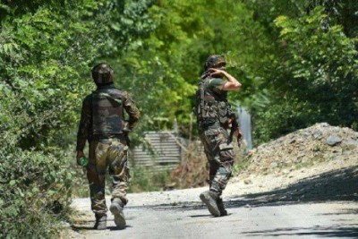 Terrorist attack on CRPF camp in Kulgam, 3 soldiers injured, 3 martyred