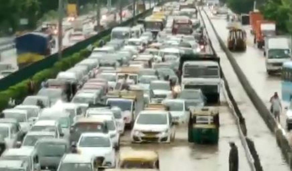 Heavy Rain disrupted traffic in Delhi, Noida and Gurugram