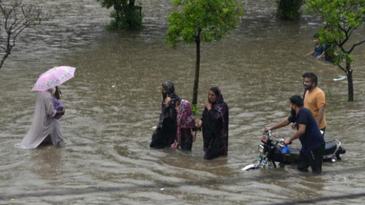 उत्तर भारत के राज्यों में भारी बारिश से आफत, हुई 28 लोगों की मौत