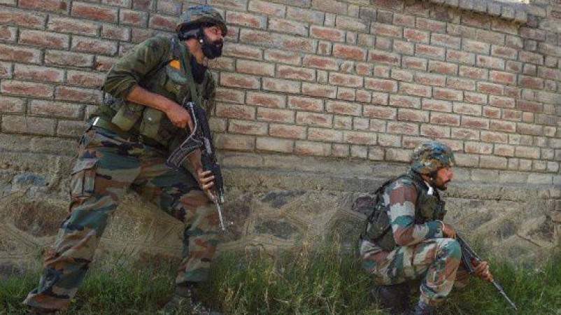 जम्मू कश्मीर के राजौरी में एनकाउंटर, सुरक्षाबलों ने 4 आतंकियों को घेरा