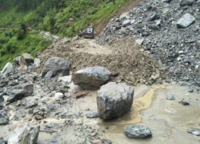 Rain caused havoc in Uttarakhand, roads blocked due to debris