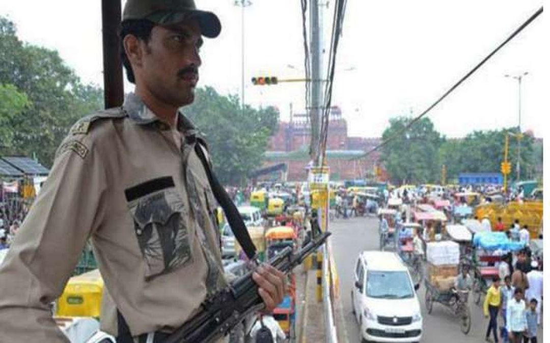 दिल्ली में फिदायीन हमले की आशंका, अलर्ट मोड पर राजधानी