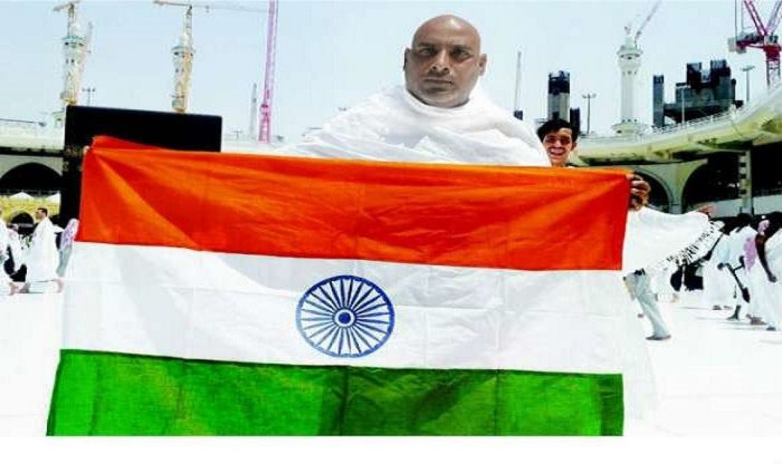 On Independence Day, the people of Surat waved tricolour in Mecca