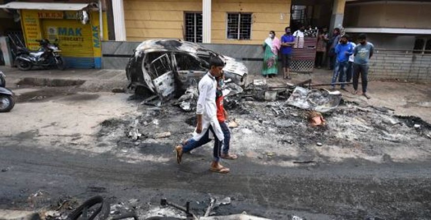बेंगलुरु हिंसा: विवादित संगठनों पर प्रतिबंध लगाने पर अभी नहीं हुआ निर्णय, रिपोर्ट का है इंतजार