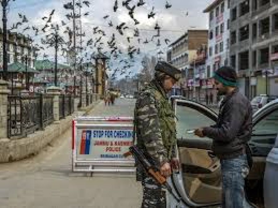 कश्मीर के बारामुला में सुरक्षाबलों और आतंकियों के बीच मुठभेड़