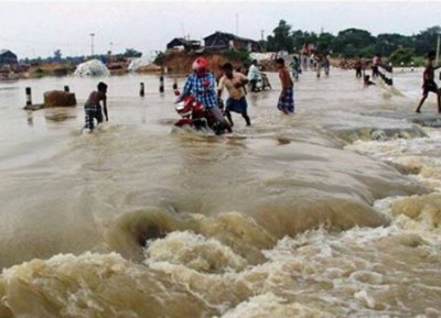 Flood Updates: गंगा का रौद्र रूप, कई इलाकों में बाढ़, जन-जीवन बेहाल
