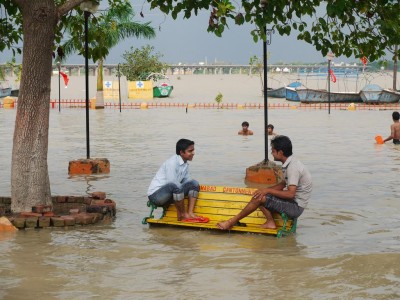उन्नाव में गंगा ने दिखाया विकराल रूप, 100 से ज्यादा गांवों पर बाढ़ का खतरा