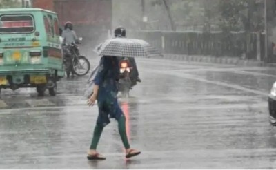 मुंबई में भारी बारिश का अलर्ट, मौसम विभाग बोला- निचले इलाकों में आ सकती है बाढ़