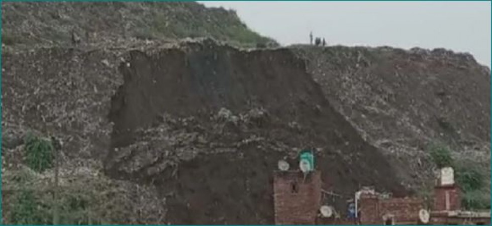 Delhi: Bhalswa dumping site part collapsed many houses buried under rubble