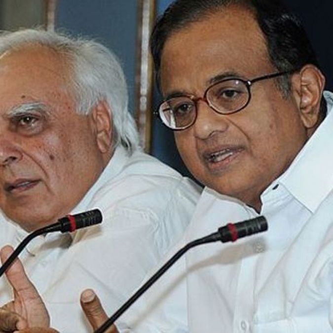 Kapil Sibal accuses High Court and Solicitor General of serious charges