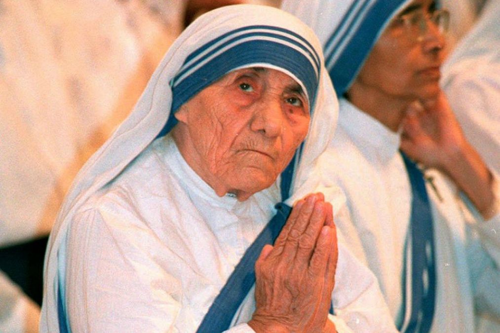 मदर टेरेसा : शां‍ति और उदारता की दूत, 'गरीबों की मसीहा' बन हो गईं अमर