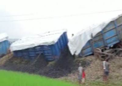 Horrific train accident in Bihar! 14 coaches derailed, heavy explosion