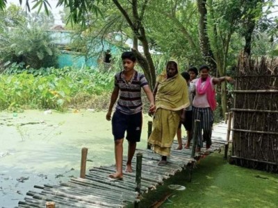 Fed up with Government's false claims, Begusarsai villagers constructed 150-meter long bridge