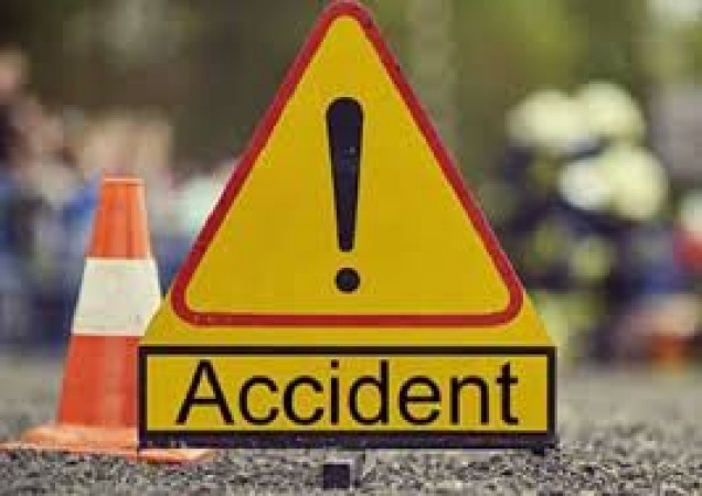 Family going from Dumka to Devghar became victims of the accident while traveling