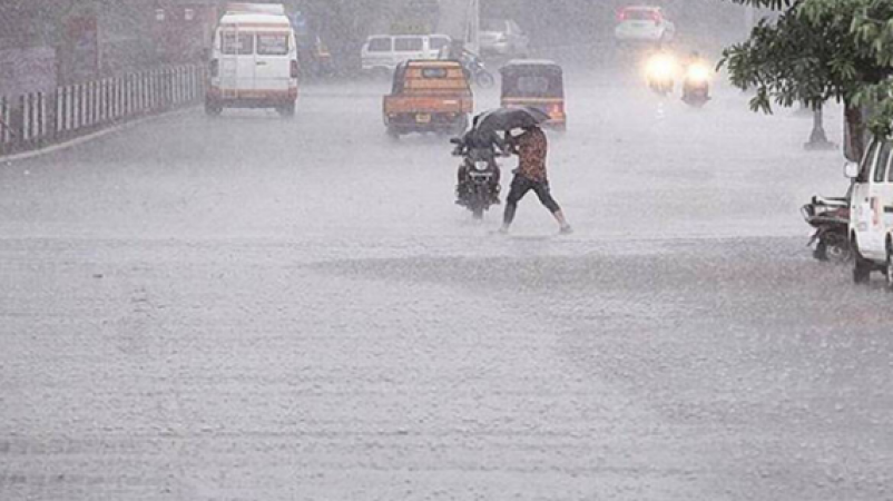 कम दबाव के वजह से ओडिशा में भारी बरसात का कहर जारी
