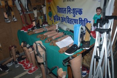 अलीगढ़ में नारायण सेवा संस्थान ने लगाया आर्टिफिशियल लिम्ब डिस्ट्रीब्यूशन कैंप