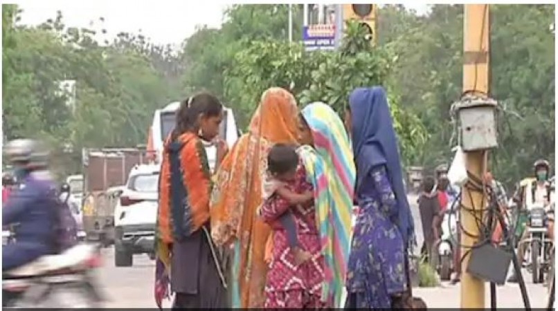 Graduate and Post Graduate begging at signals in Jaipur