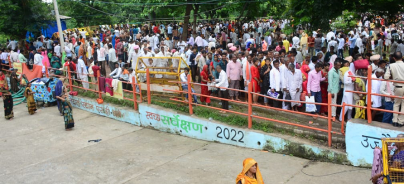 शनिचरी अमावस्या पर दिखा भक्तो का सैलाब, स्नान करने पहुंचे लाखो श्रद्धालु