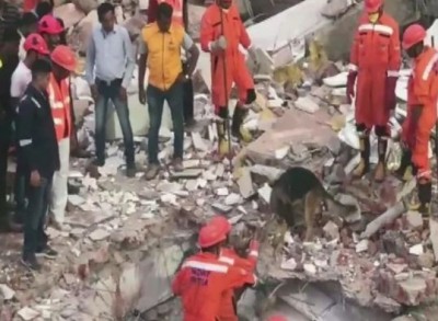 मुंबई: दो इमारतों का हिस्सा गिरने से दो लोगों की मौत, एक महिला गंभीर रूप से घायल