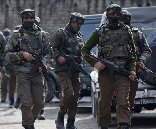 श्रीनगर में आतंकी और सुरक्षा बालों के बीच हुई मुठभेड़, 4 को किया ढेर