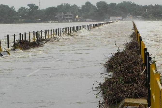 MP: Narmada flowing 1 meter above danger mark, flood alert in many villages
