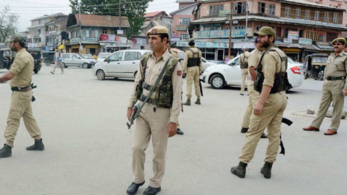 श्रीनगर में आतंकियों ने दुकानदार को गोलियों से भूना, तलाश में जुटी पुलिस