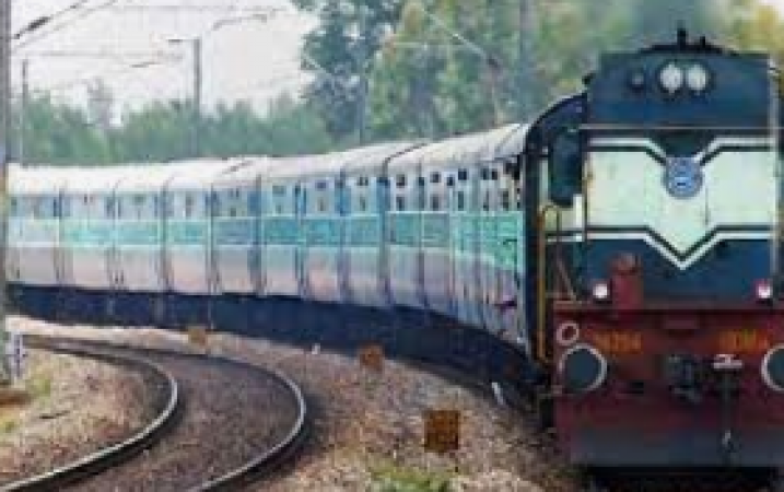यात्रियों को रेलवे का बड़ा तोहफा, इन राज्यों के लिए शुरू की स्पेशल ट्रेनें