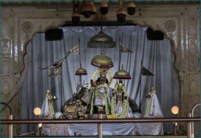 जयपुर में 8 महीने बाद खुला गोविंद देव जी का मंदिर, लगी श्रद्धालुओं की कतारें