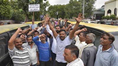 Taxi unions protest against the government today, problems may increase