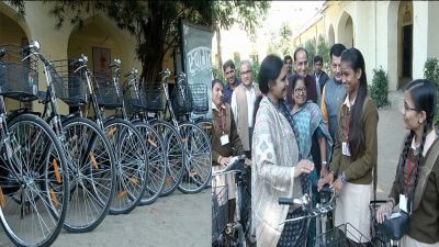 Rajasthan: Bicycles distributed to 21 girl students in the deaf and mute school
