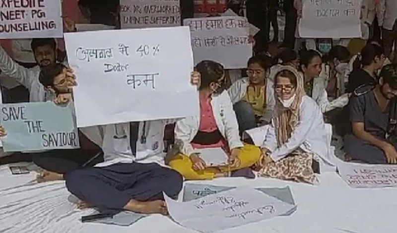 Doctors on strike in Delhi, OPD services halted in 7 hospitals