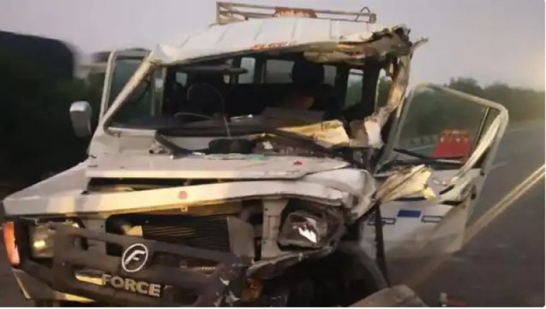 Car of a family going to a wedding rammed into a truck, 4 died